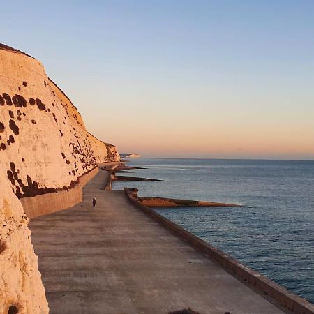 Skylark Apartment Peacehaven Екстериор снимка