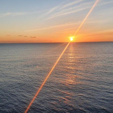 Skylark Apartment Peacehaven Екстериор снимка